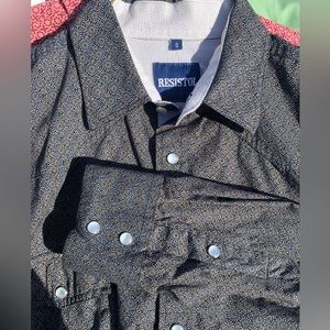 Resistol Men shirt, size small